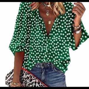 New Lightweight Button Up Blouse ❤️